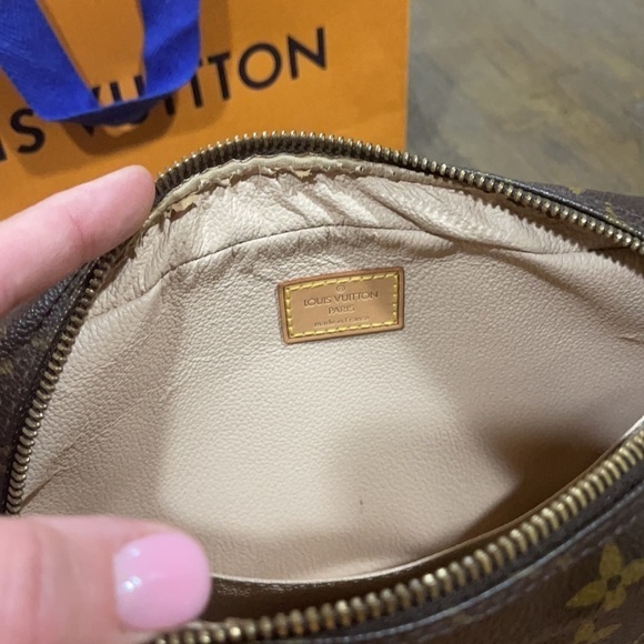 LOUIS VUITTON - Trousse Monogram Toiletry Bag • 23 - Picture 9 of 12